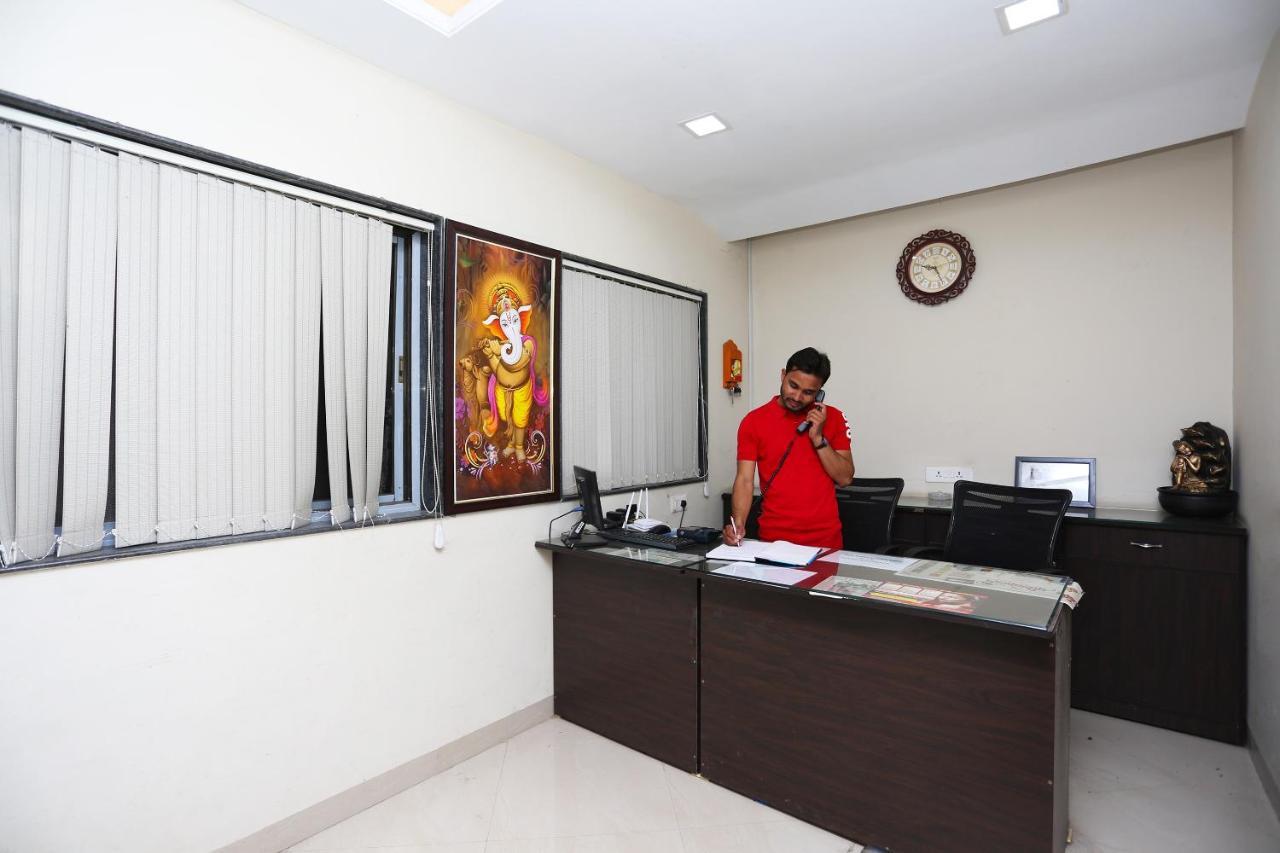 Oyo 14354 Amar Marriage Palace Hotel Dharmpura Exterior photo